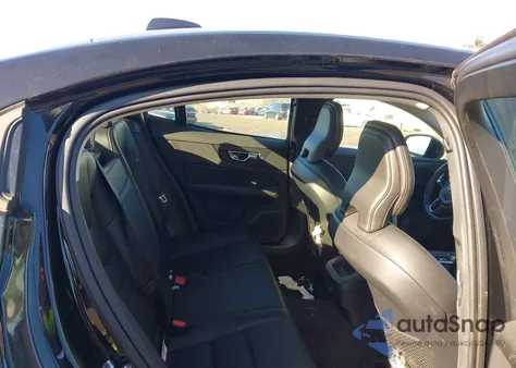 2021 Volvo S60 T5 Momentum из США, поврежденный, VIN 7JR102FK3MG095841